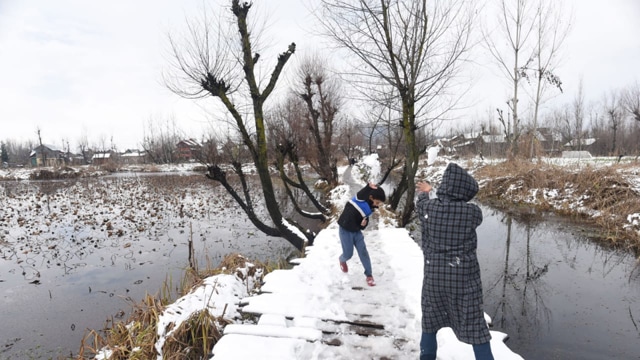 Children play with snow as Jammu and Kashmir’s Gulmarg records temperature as low as minus 7.6 degrees Celsius. (Waseem Andrabi/Hindustan Times) Children play with snow as Jammu and Kashmir’s Gulmarg records temperature as low as minus 7.6 degrees Celsius. (Waseem Andrabi/Hindustan Times)