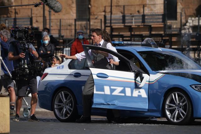 Actors Tom Cruise performs during the shooting of the film Mission Impossible 7, by Christopher McQuarrie, in Rome. (AP) Actors Tom Cruise performs during the shooting of the film Mission Impossible 7, by Christopher McQuarrie, in Rome. (AP)