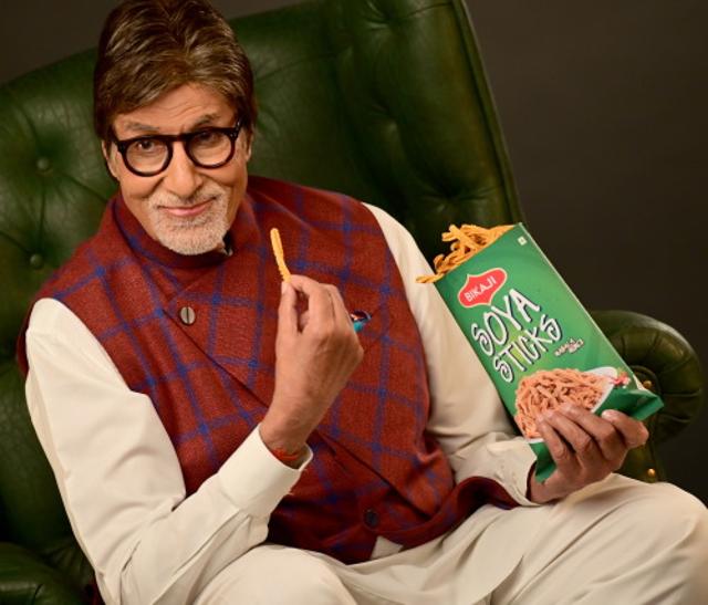 Amitabh Bachchan cracked a joke along with a picture of himself from the shoot. Amitabh Bachchan cracked a joke along with a picture of himself from the shoot.