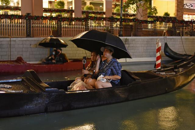 People on gondolas watch a movie. (REUTERS) People on gondolas watch a movie. (REUTERS)