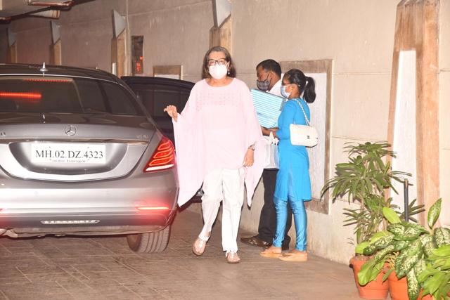 Babita arrives at Saif and Kareena’s residence. (Varinder Chawla) Babita arrives at Saif and Kareena’s residence. (Varinder Chawla)