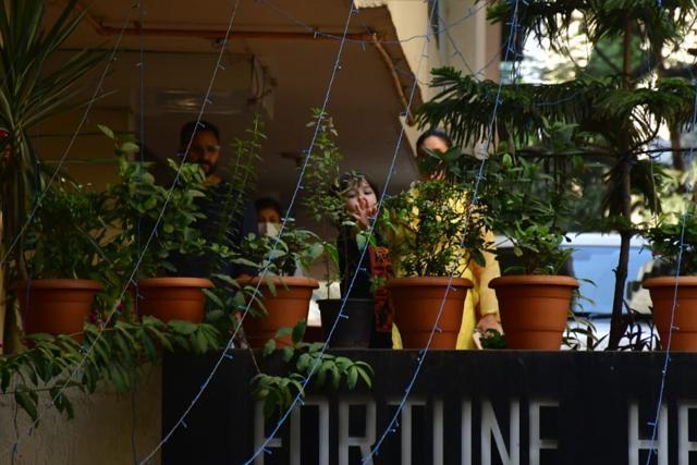 Taimur waves to the paparazzi. (Varinder Chawla) Taimur waves to the paparazzi. (Varinder Chawla)