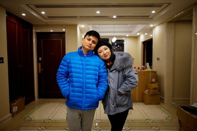 Duan Ling, 36, and her husband Fang Yushun pose for a picture at their new apartment, almost a year after the global outbreak of the coronavirus disease (COVID-19) in Wuhan, Hubei province, China December 13, 2020. "We have experienced a lot of things in the year 2020, and I want to say goodbye to 2020. But in the new year, I wish we could have a baby," Ling said. Picture taken December 13, 2020. (REUTERS) Duan Ling, 36, and her husband Fang Yushun pose for a picture at their new apartment, almost a year after the global outbreak of the coronavirus disease (COVID-19) in Wuhan, Hubei province, China December 13, 2020. "We have experienced a lot of things in the year 2020, and I want to say goodbye to 2020. But in the new year, I wish we could have a baby," Ling said. Picture taken December 13, 2020. (REUTERS)