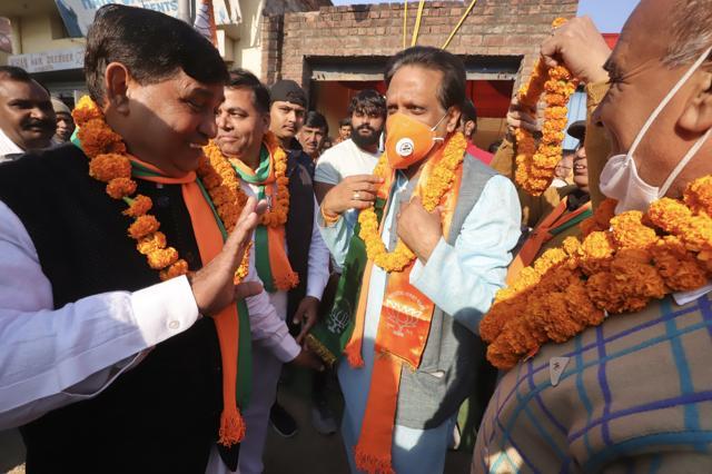BJP mayoral candidate Kulbhushan Goyal campaigning in Panchkula. BJP mayoral candidate Kulbhushan Goyal campaigning in Panchkula.