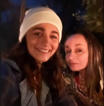 Alia Bhatt with mother Soni Razdan. Alia Bhatt with mother Soni Razdan.