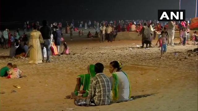 People at Juhu Beach in Mumbai on Dec 31 (ANI Photo) People at Juhu Beach in Mumbai on Dec 31 (ANI Photo)