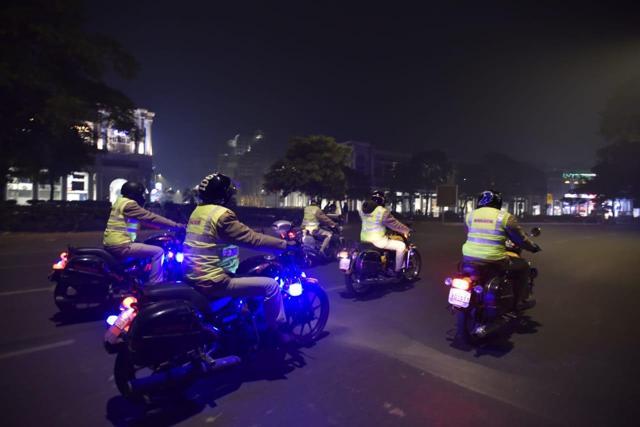Paramilitary forces conduct flag march at deserted Connaught Place, New Delhi. (Sanjeev Varma/HT Photo) Paramilitary forces conduct flag march at deserted Connaught Place, New Delhi. (Sanjeev Varma/HT Photo)