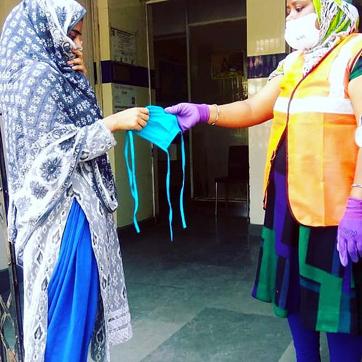 Members of Insha-e-Noor distributed biodegradable masks to its community members. (Photo: Facebook/Insha-E-Noor) Members of Insha-e-Noor distributed biodegradable masks to its community members. (Photo: Facebook/Insha-E-Noor)