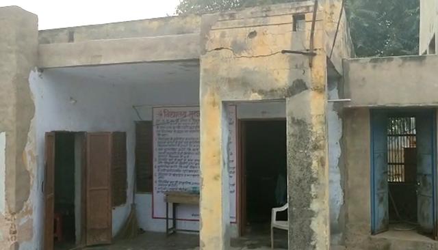 As per the principal, 102 students of classes 9-12 are attending classes these days. (Manoj Dhaka/HT) As per the principal, 102 students of classes 9-12 are attending classes these days. (Manoj Dhaka/HT)