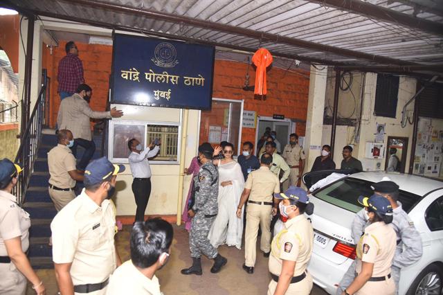 Kangana Ranaut at the Bandra Police Station. (Varinder Chawla) Kangana Ranaut at the Bandra Police Station. (Varinder Chawla)