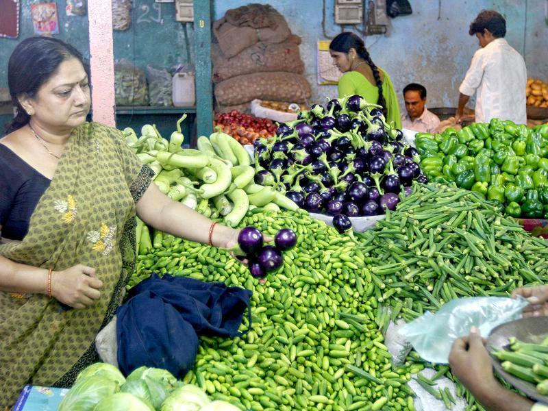 Supply of vegetables up in Mumbai, but retailers won’t reduce prices