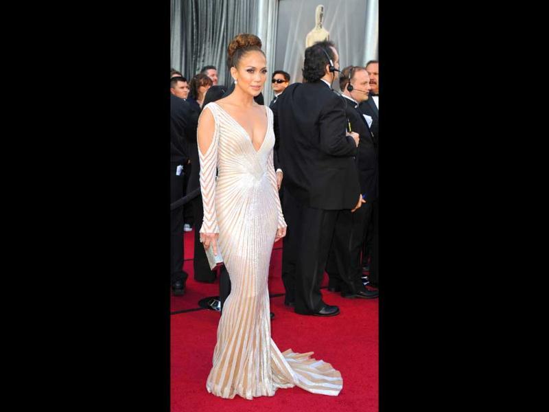 Jennifer Lopez Nip Slip at Oscar 2012: Top Wardrobe Malfunctions