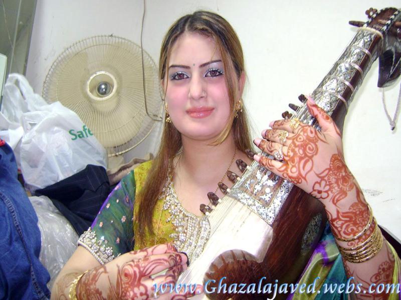 Pashtoxxnx - Pakistani singer who fled Taliban, gunned down | World News - Hindustan  Times