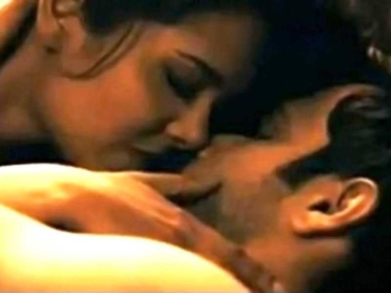 Isha Gupta Sex - It's irrelevant whether I was nude or not: Esha Gupta | Bollywood -  Hindustan Times