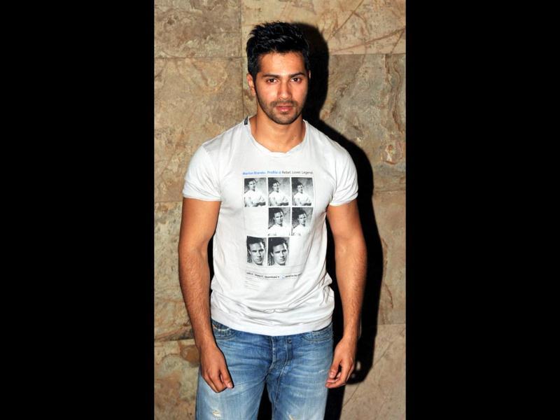 First Look Varun Dhawan In Main Tera Hero Hindustan Times The actor has been receiving much praise for his performance in the comedy. varun dhawan in main tera hero