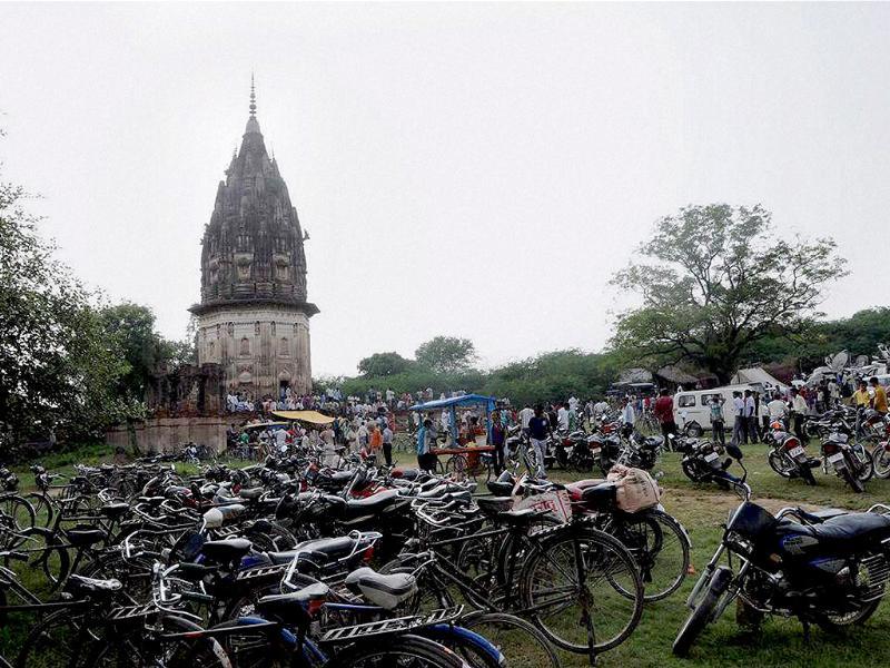 Widespread And Violent Search For Gold In Unnao Hindustan Times