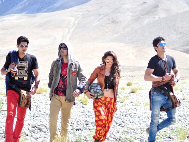 Busy With Promotions Fugly S Cast Has No Time For Jawans In Leh Entertainment News Hindustan Times Oceny, recenzje, obsada, dyskusje wiadomości, zwiastuny, ciekawostki oraz galeria. cast has no time for jawans in leh