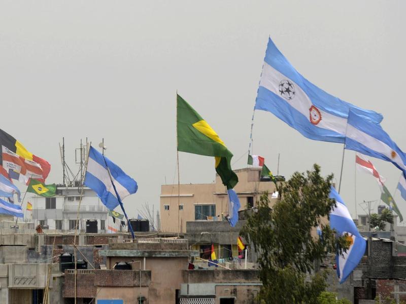 Se insta a los aficionados bangladesíes a retirar las banderas de Brasil y Argentina |  Últimas noticias India
