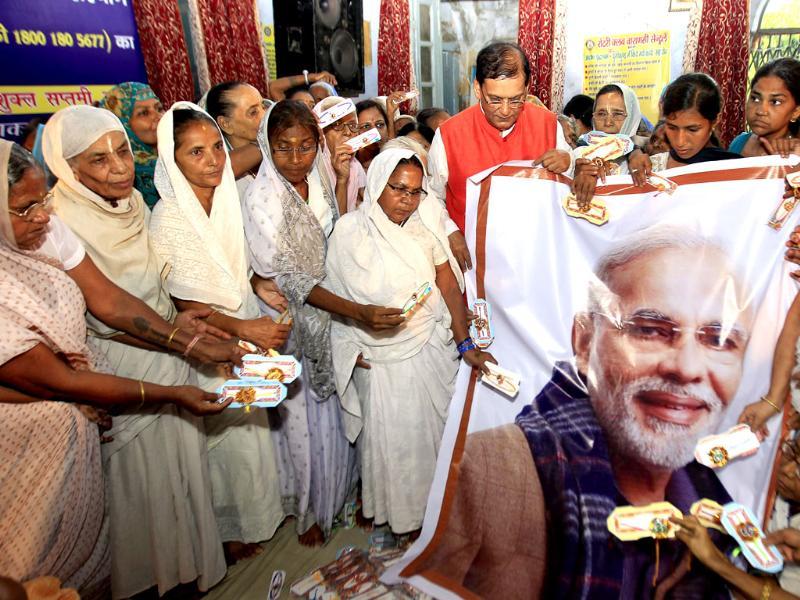 Varanasi Widows To Send Rakhis To Narendra Modi Hindustan Times Buradan konuklar şehrin tuem olanaklarina kolayca erişebilirler. varanasi widows to send rakhis to