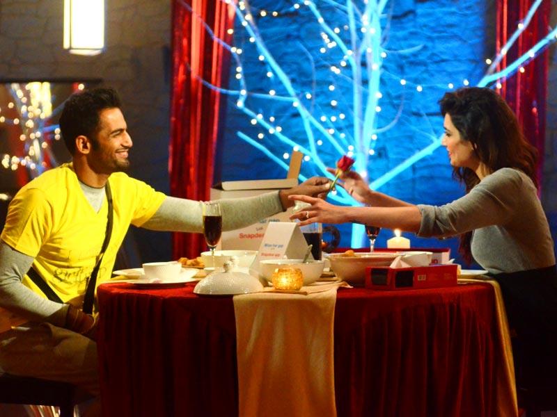 Upen Patel Proposes To Karishma Tanna On Nach Baliye Sets Hindustan Times Remix song upen patel feat udita goswami from the classical bollywood movie: upen patel proposes to karishma tanna