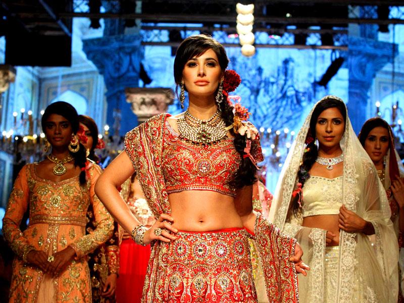 Suneet varma lehenga best sale price