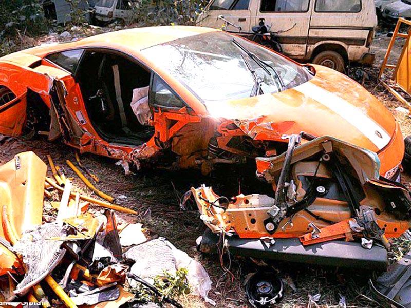 Get Set Crash It Didnt End Well For These Super Cars In India Hindustan Times It is always fun watching 'players' with more dough than grey cells crashing they rides all over the place.