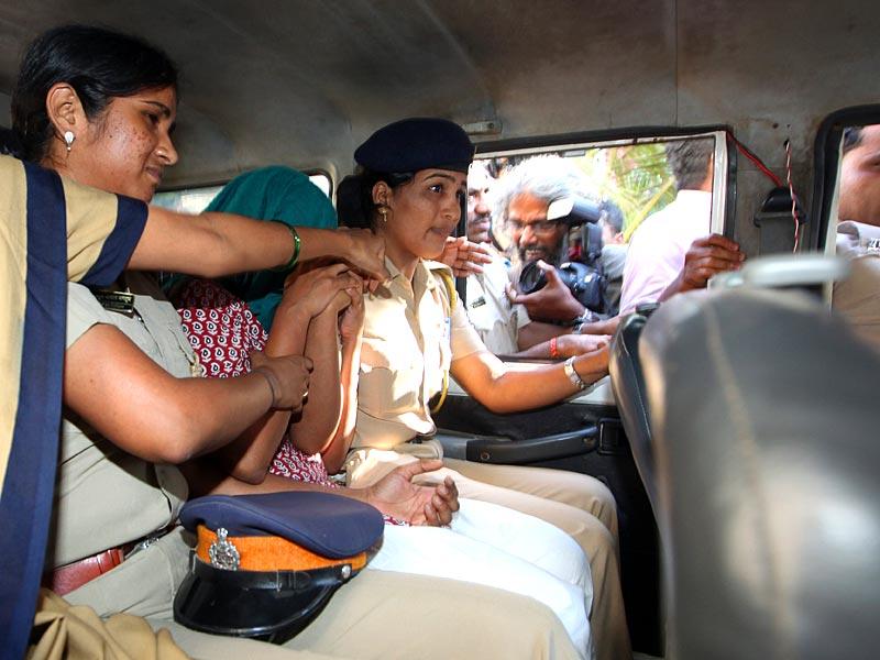 Drinkdriving case Huge crowd turns up to see Janhavi Gadkar at Kurla