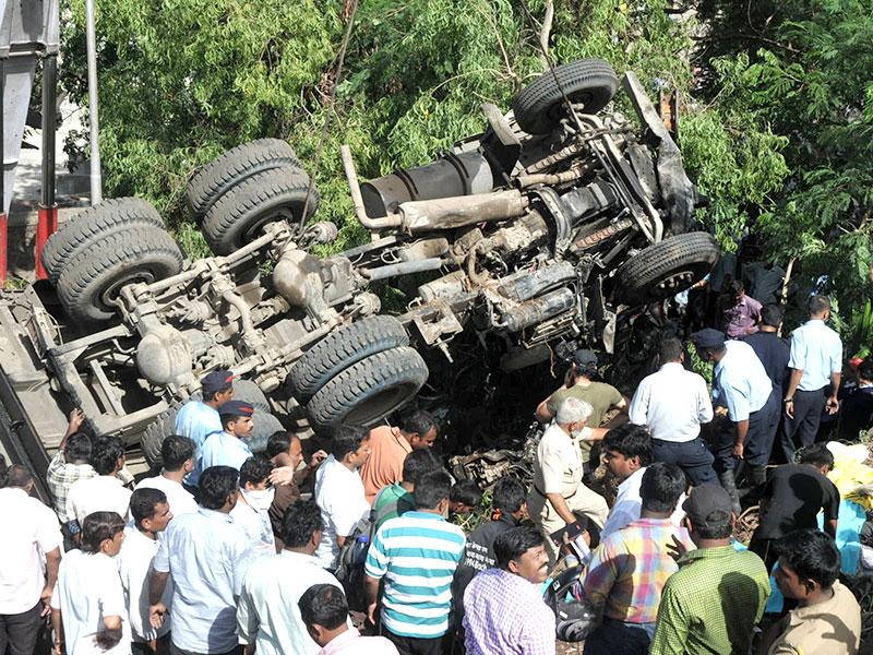 Speeding truck kills 6 on Pune highway, driver missing | India News