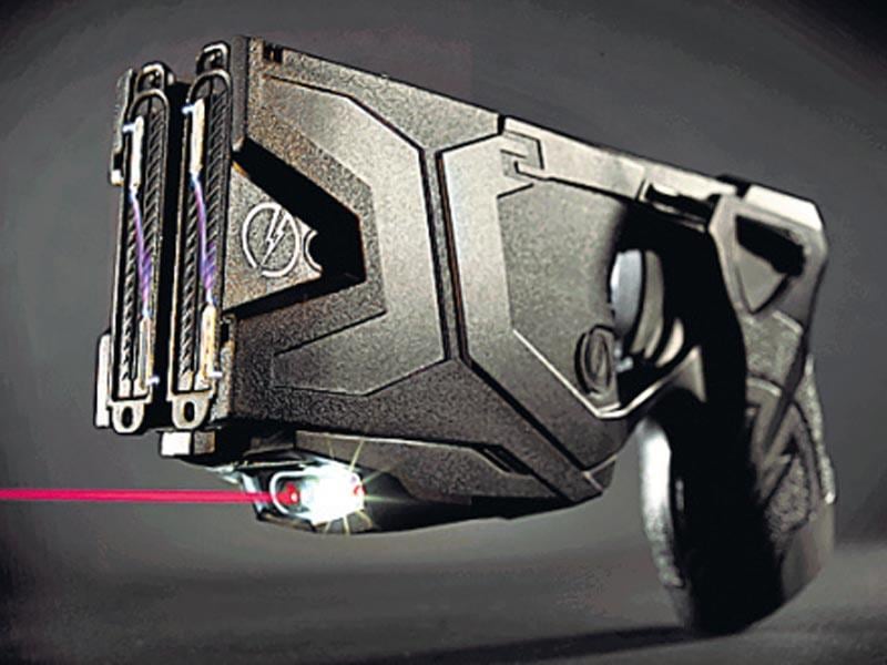 Delhi cops to get their hands on taser guns for the first time | Latest  News Delhi - Hindustan Times