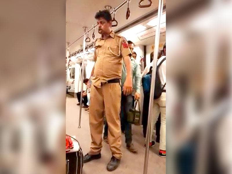 Drunk Cop In Delhi Metro Suspended Police Latest News Delhi Hindustan Times 