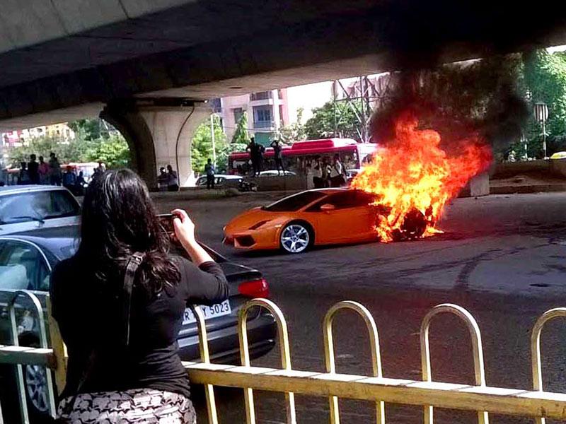 When a  Lamborghini caught fire in Delhi | Latest News Delhi -  Hindustan Times