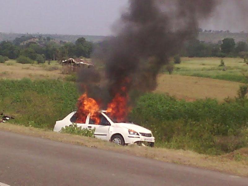 Villagers Torch Cop S Car After One Killed In Accident In Barwani Hindustan Times In 1990,jagjit and chitra singhs son vivek,then 21,had died in a road accident; villagers torch cop s car after one