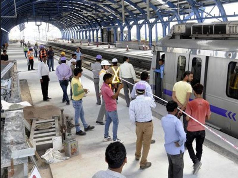 Delhi: Man sneaks a gun into Metro, shoots self at Rajiv Chowk | Latest ...