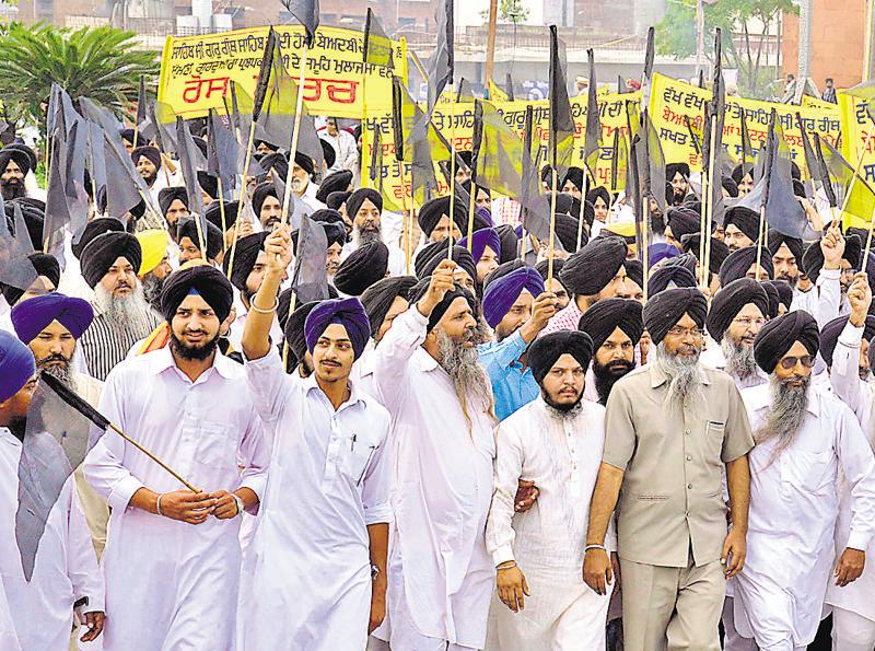 Punjab Desecration Case Sikh Radicals Declare Open War On Badals Latest News India 7203