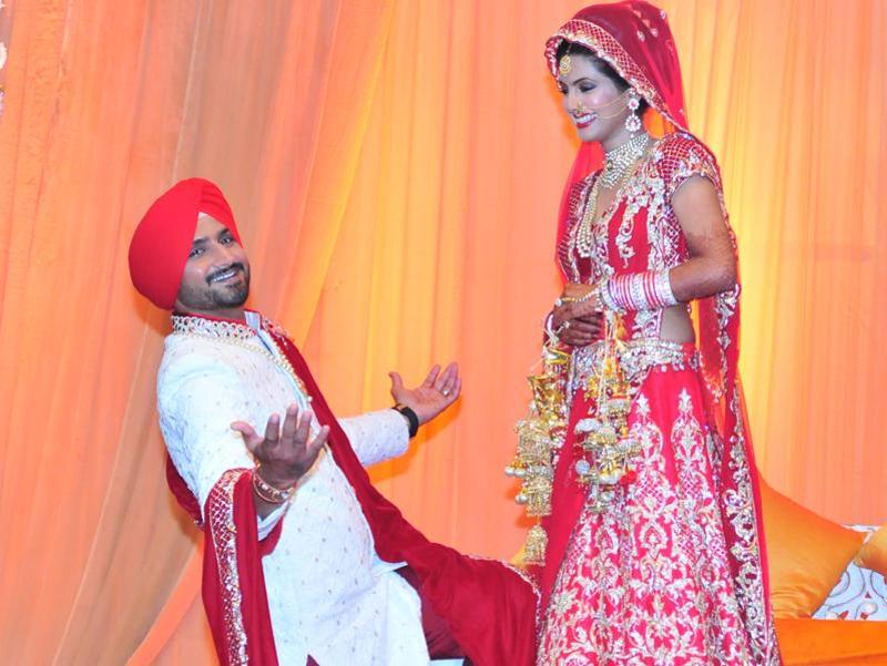 Geeta Basra and Harbhajan Singh look regal in designer Archana Kochhar's  bridal wear | Hindi Movie News - Times of India
