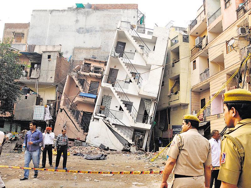 Quakehit building collapses, triggers scare in south Delhi Latest