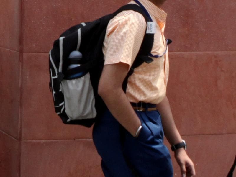 Heavy school bags up risk of back pain, bad posture Hindustan Times