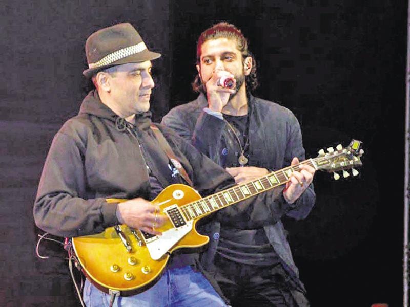 Farhan Akhtar Amit Trivedi Enthral Gurgaon With Rock Folk Music Hindustan Times Farhan akhtar live tickets for the upcoming concert tour are on sale at stubhub. farhan akhtar amit trivedi enthral