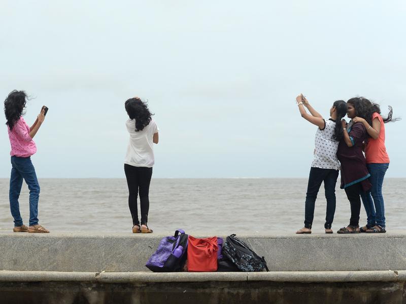 Mumbai Police Identify 16 No Selfie Zones After Drowning Latest News