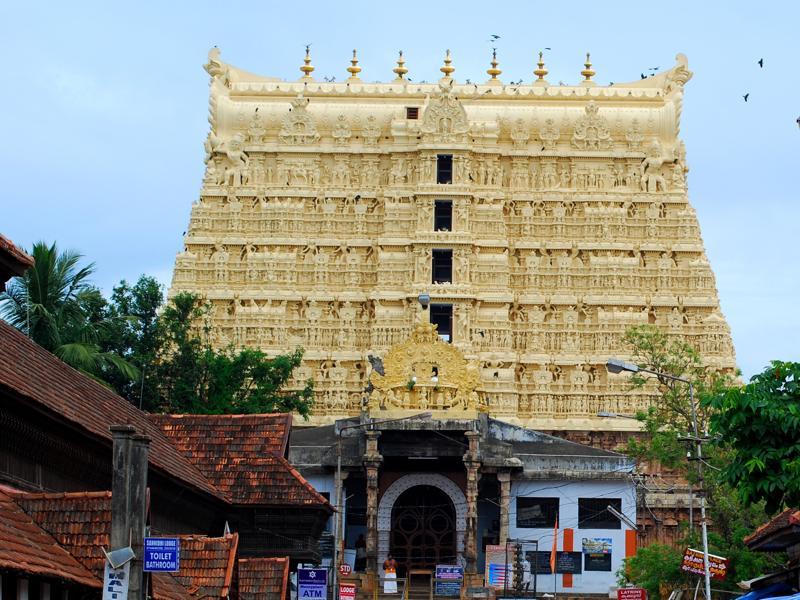 Храм падманабхасвами. Padmanabhaswamy Temple. ПАДМАНАБХАСВАМИ, посвящённый Господу Вишну.. Тривандрум Керала фото храмы. Храм Шри ПАДМАНАБХАСВАМИ — богатейший на.