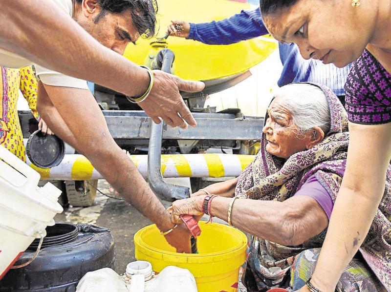 Water crisis Delhiites drink dirty water, sometimes steal for survival