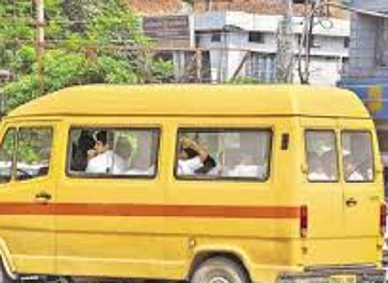 Drunk driver rams school bus into wall; students safe | Hindustan Times