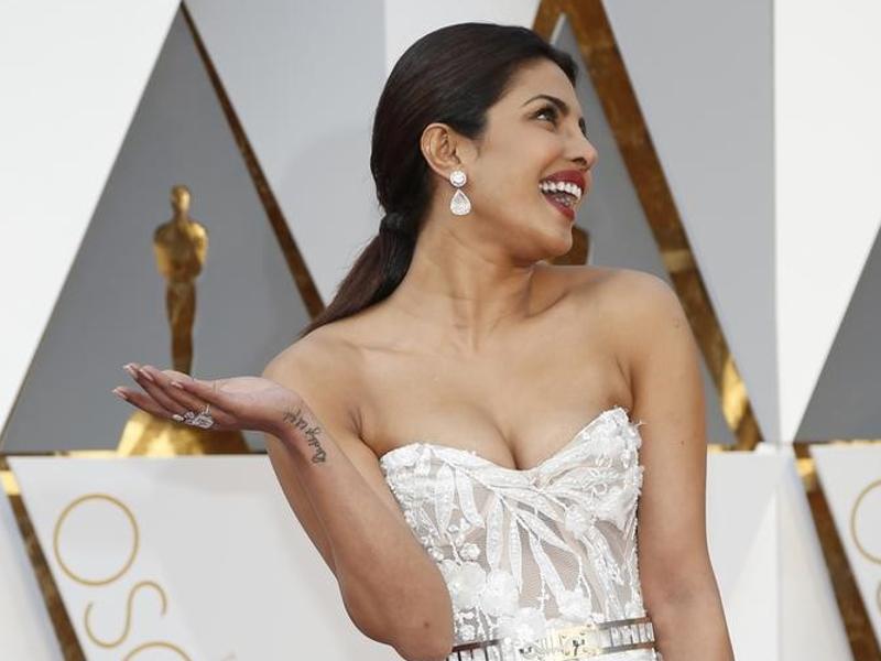 Bf Xxx Priyanka - Priyanka Chopra's 'naked' Oscar dress is a win-win: Indian designers |  Hollywood - Hindustan Times