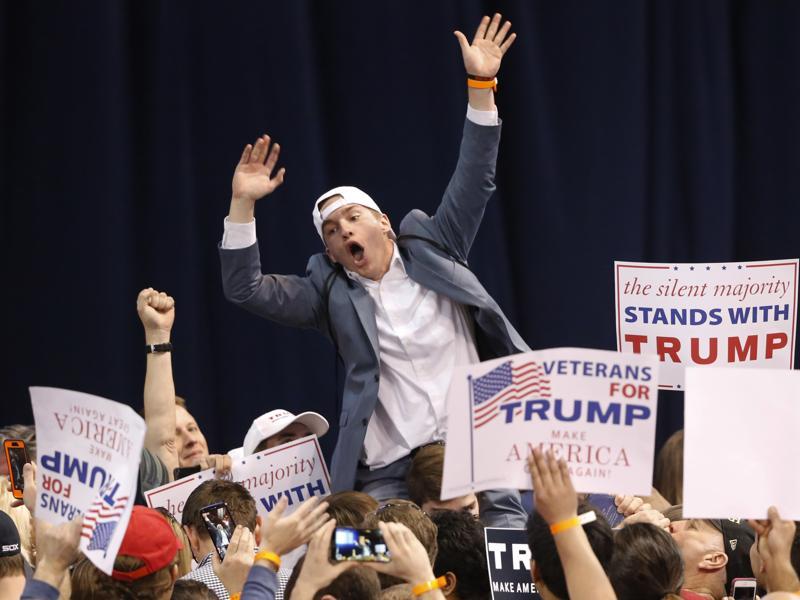 Trump scraps Chicago rally after supporters and protesters clash ...