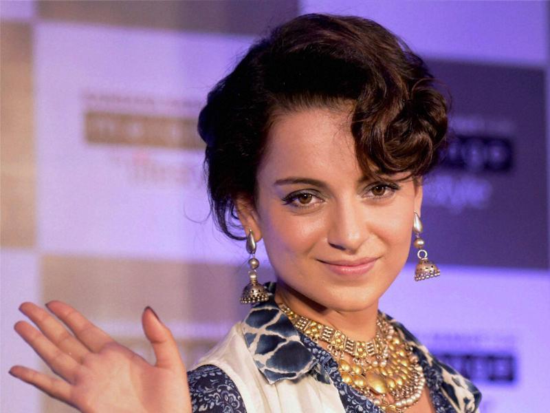 I Have A Knack For Choosing The Wrong People Kangana Ranaut On Her Exes Hindustan Times She's taken to a hospital for treatment, but she jumps from the roof at the end of the film.