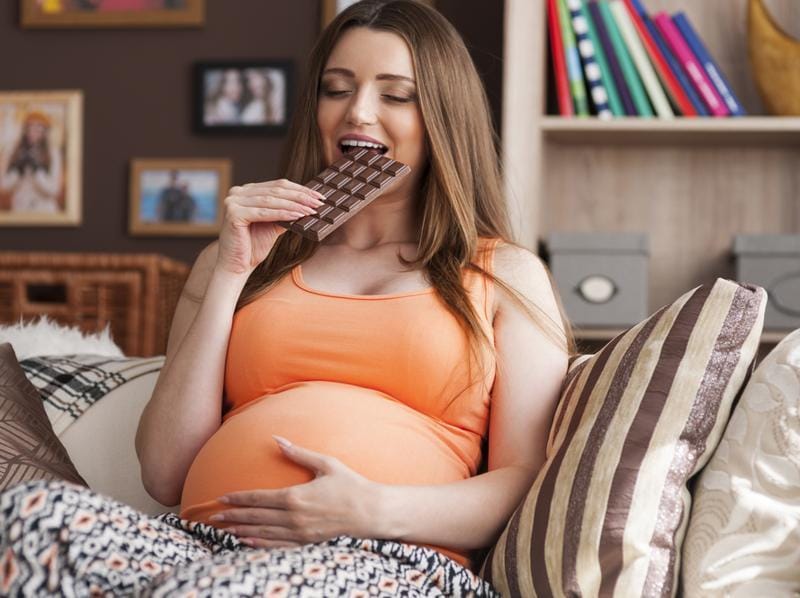 overeating-during-pregnancy-an-overfed-fetus-will-grow-up-to-be-fat