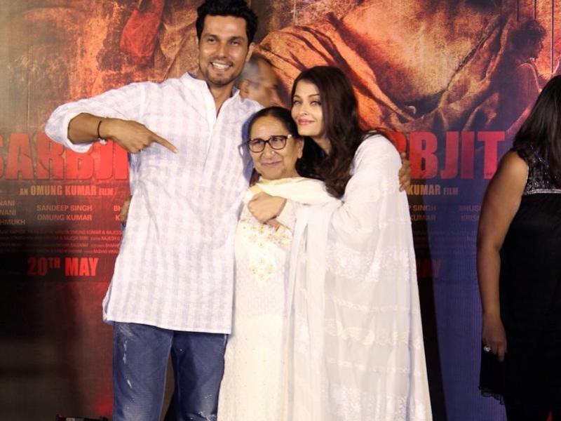 Promise Me You Ll Give Me Kandha When I Die Dalbir To Randeep Hooda Hindustan Times See more of sarabjit singh, a martyr rip on facebook. randeep hooda