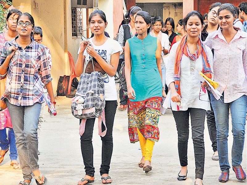 Girls outnumber boys in CLAT, many say paper easy - Hindustan Times