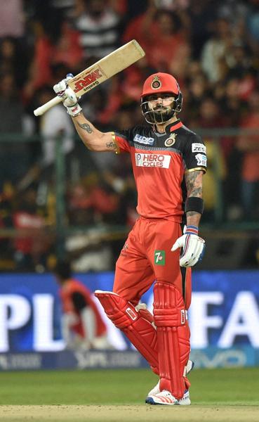 Kohli Braves Hand Injury With Fourth Ton Of Ipl9 Rcb Crush Kings Xi Hindustan Times