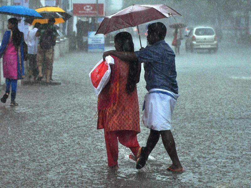 Monsoon gathers pace in Kerala, advancing in other parts of India: IMD ...